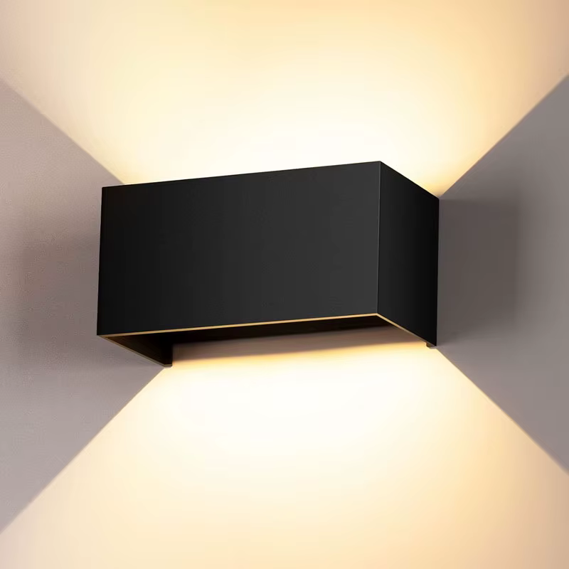 Black aluminium adjustable-beam outdoor wall light